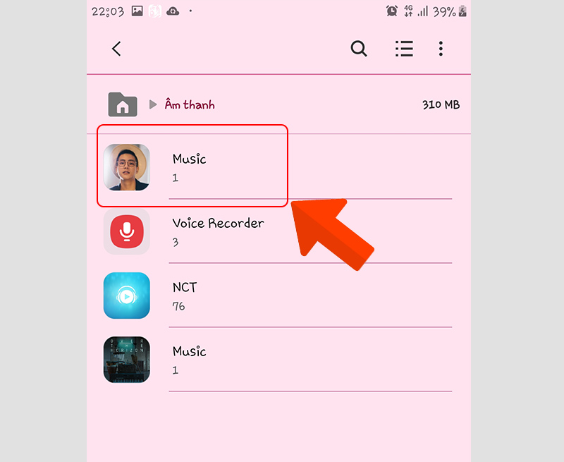 Chọn b&agrave;i h&aacute;t đ&atilde; lưu để mở l&ecirc;n nghe. 